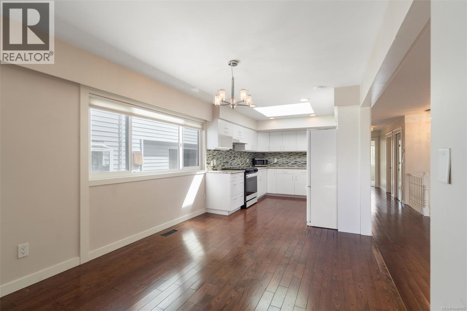 336 Stannard Ave Property Photo 6