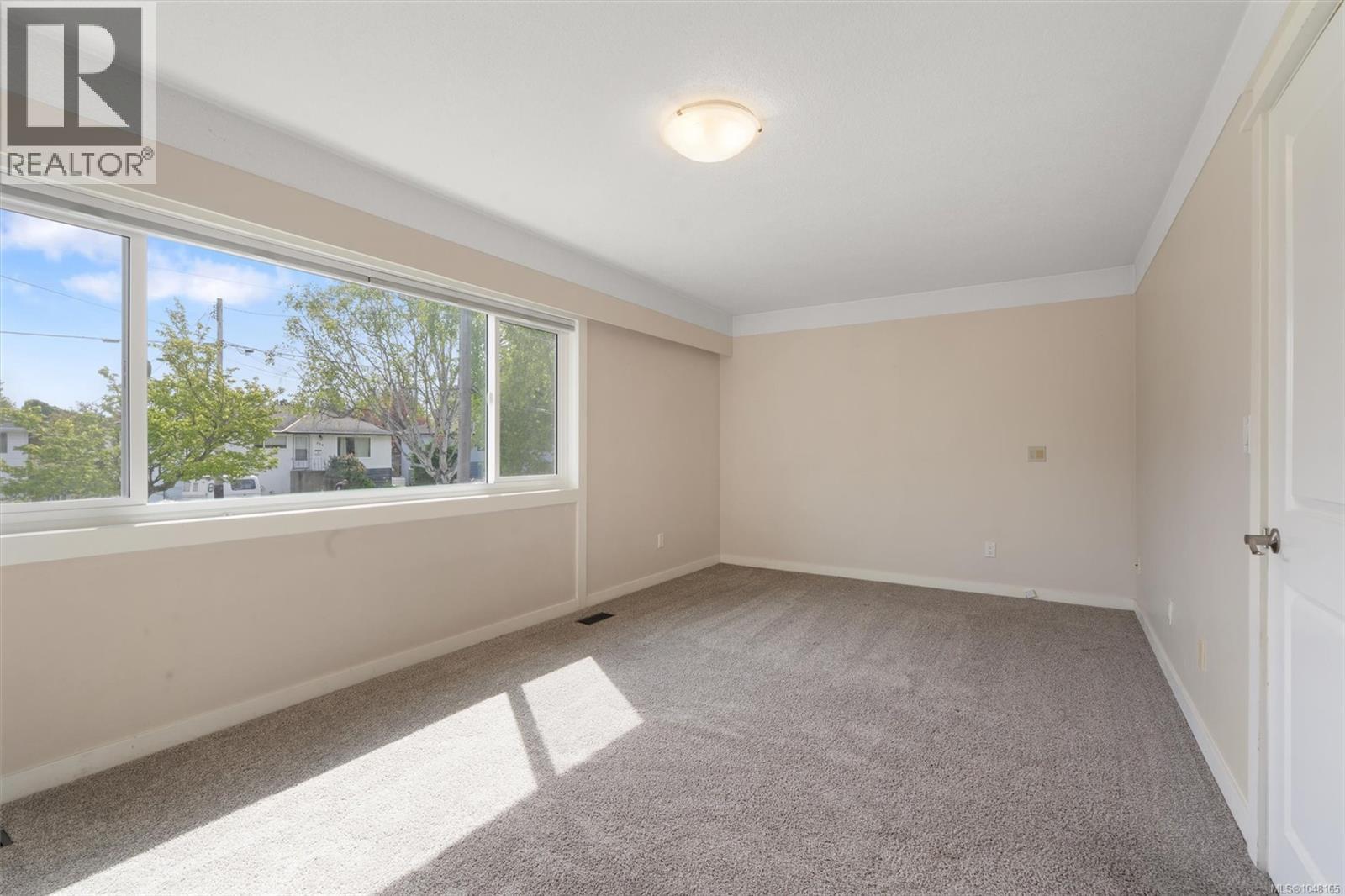 336 Stannard Ave Property Photo 9