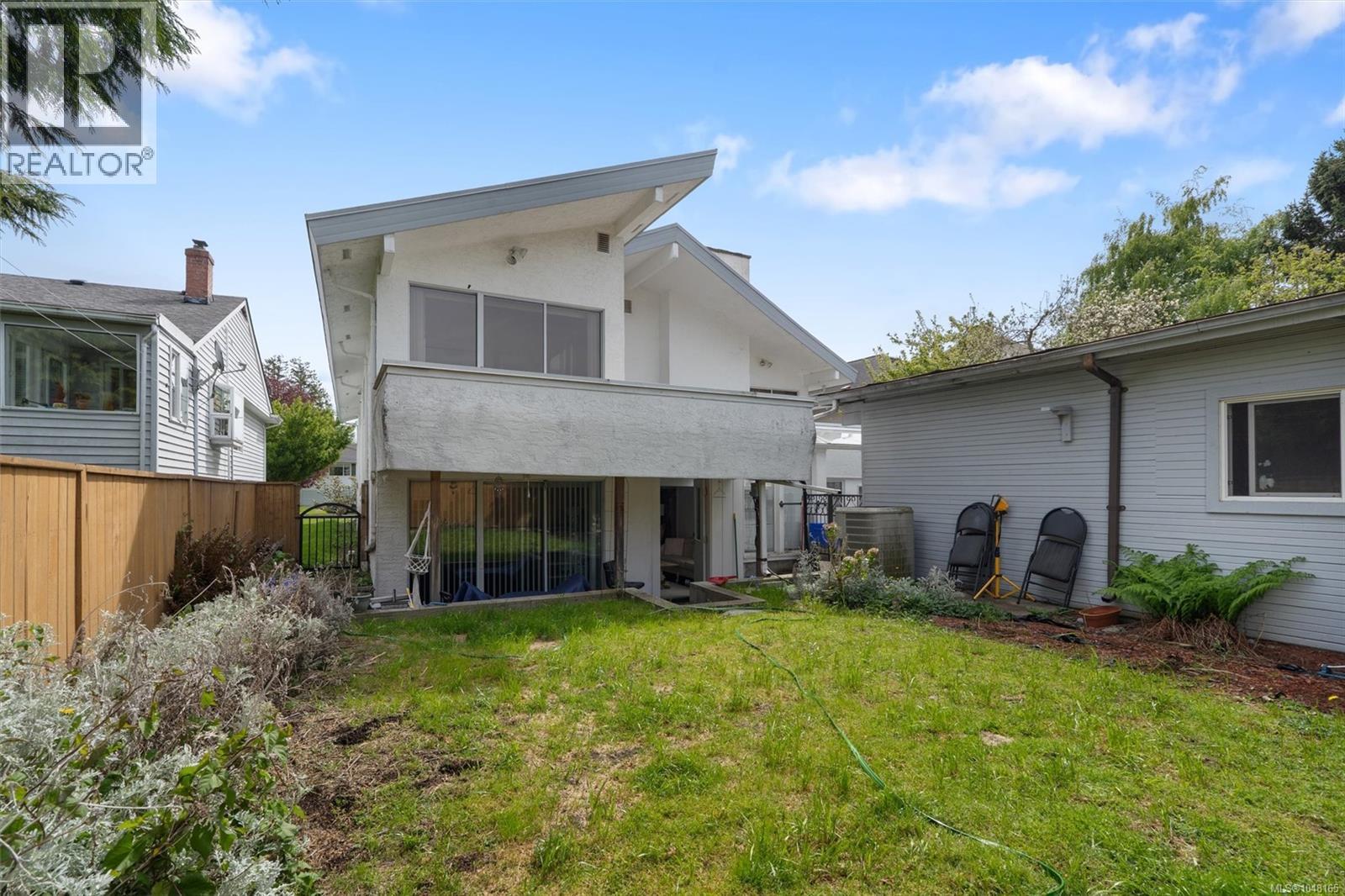 336 Stannard Ave Property Photo 38