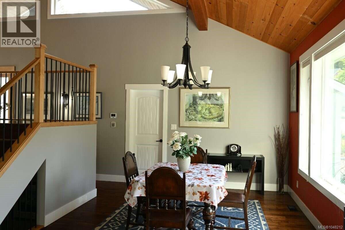 2625 Streamside Pl Property Photo 9