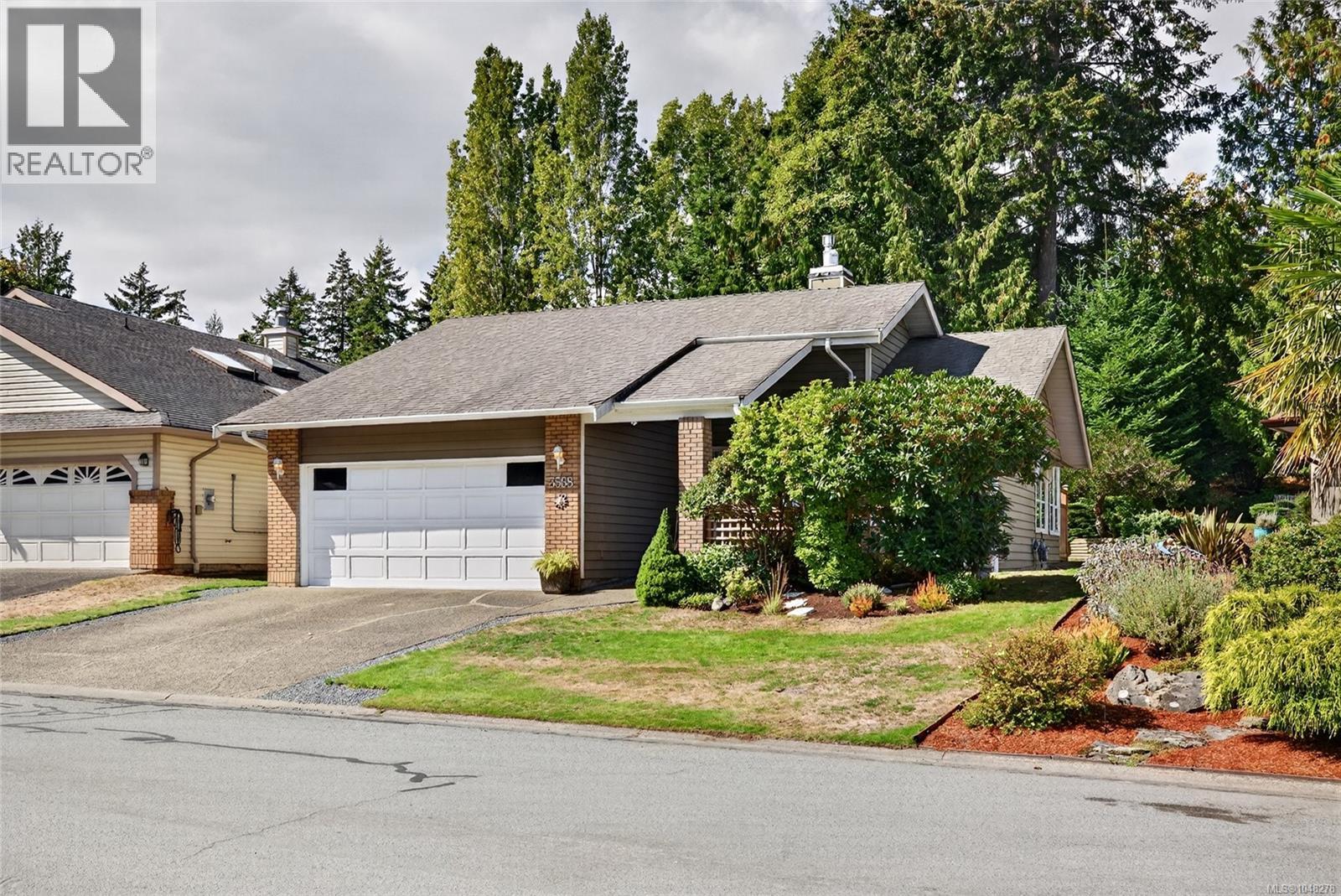 3568 Arbutus Dr S Property Photo 3