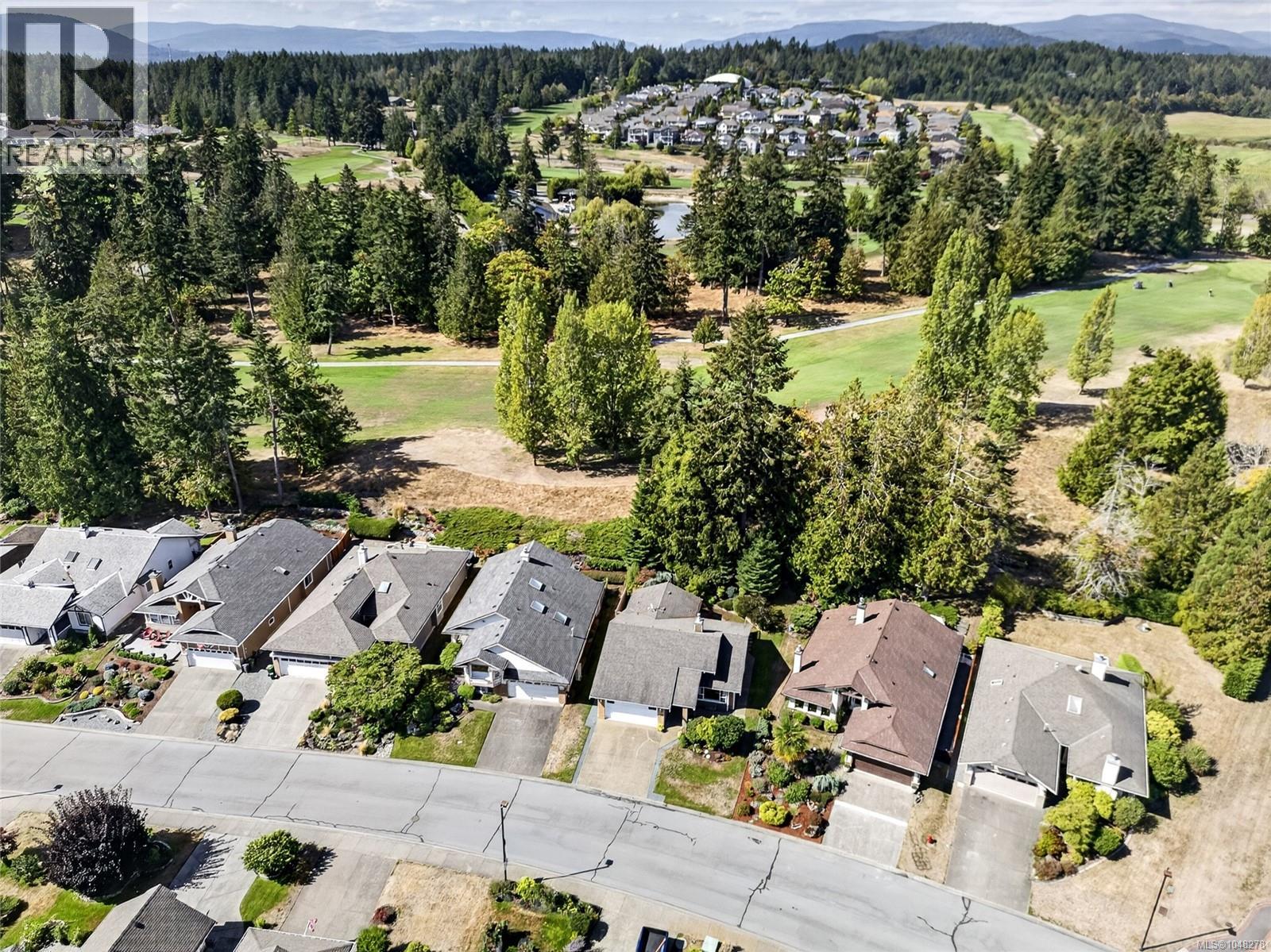 3568 Arbutus Dr S Property Photo 4