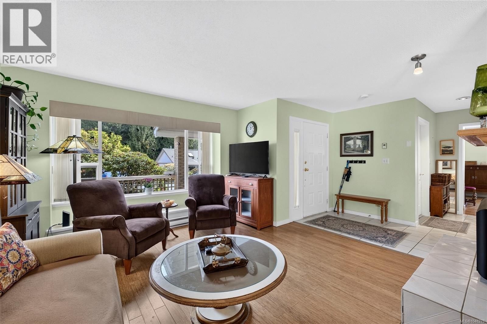 3568 Arbutus Dr S Property Photo 7