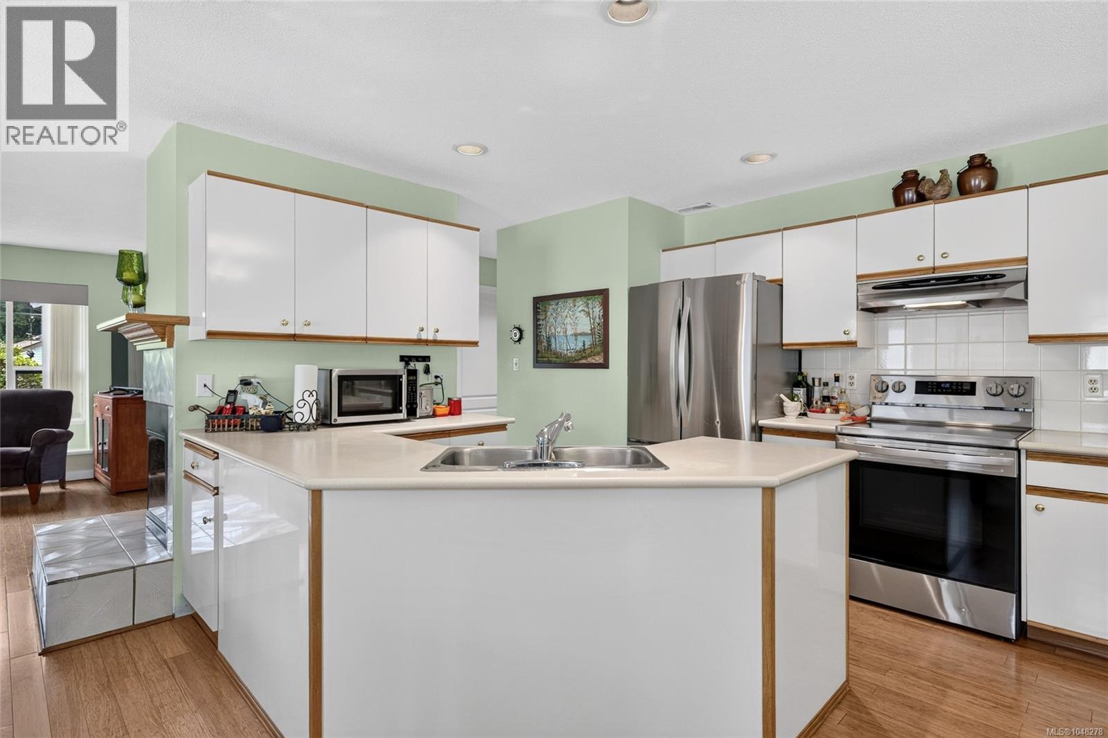 3568 Arbutus Dr S Property Photo 14