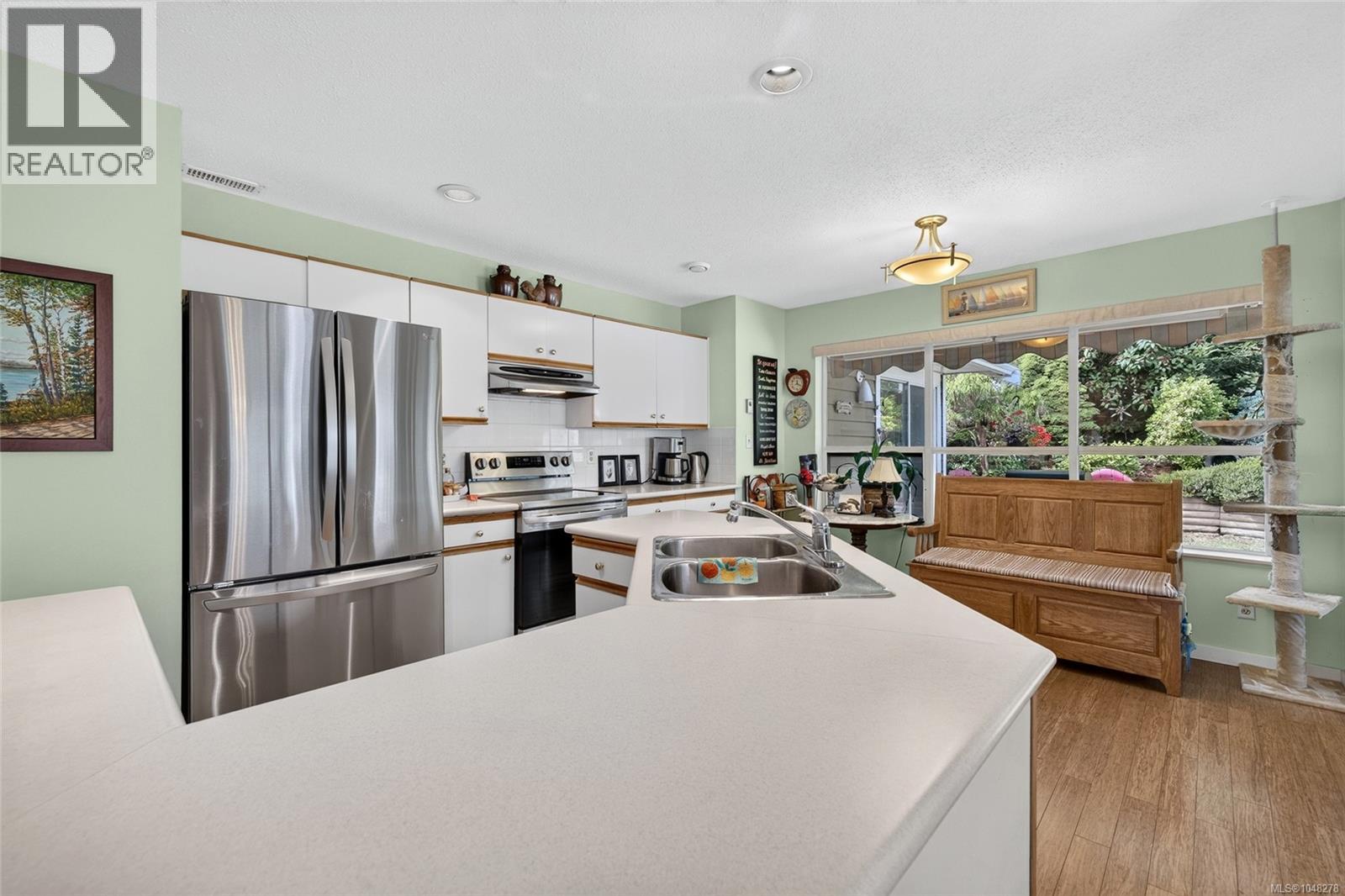 3568 Arbutus Dr S Property Photo 15