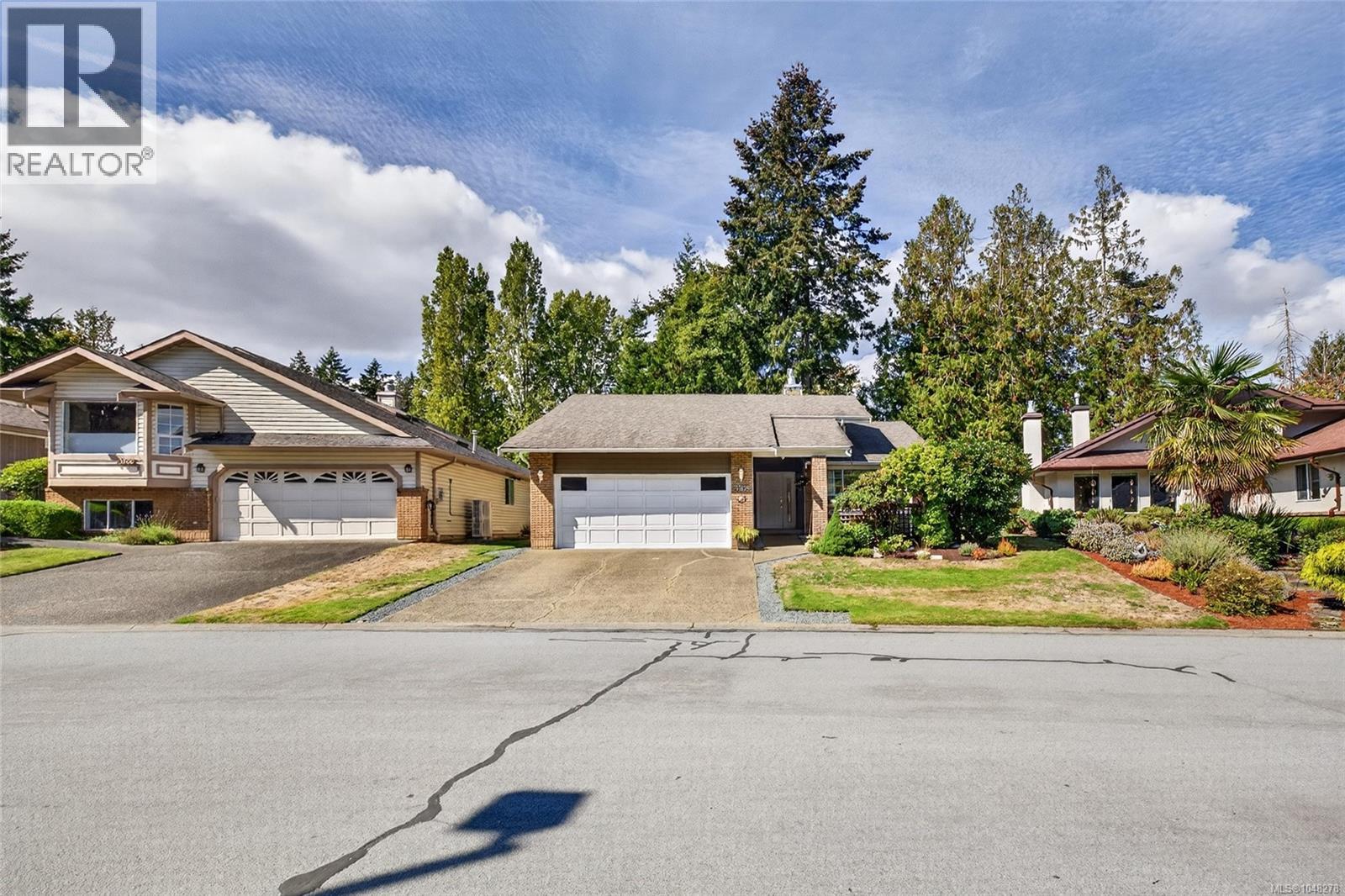 3568 Arbutus Dr S Property Photo 38