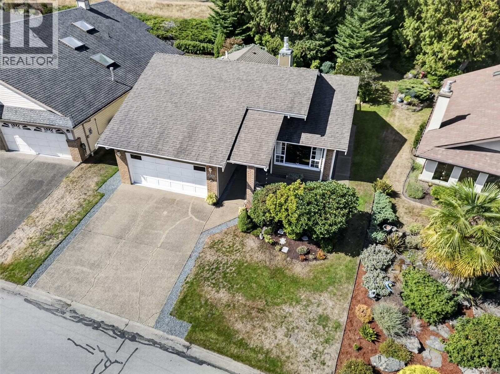 3568 Arbutus Dr S Property Photo 40