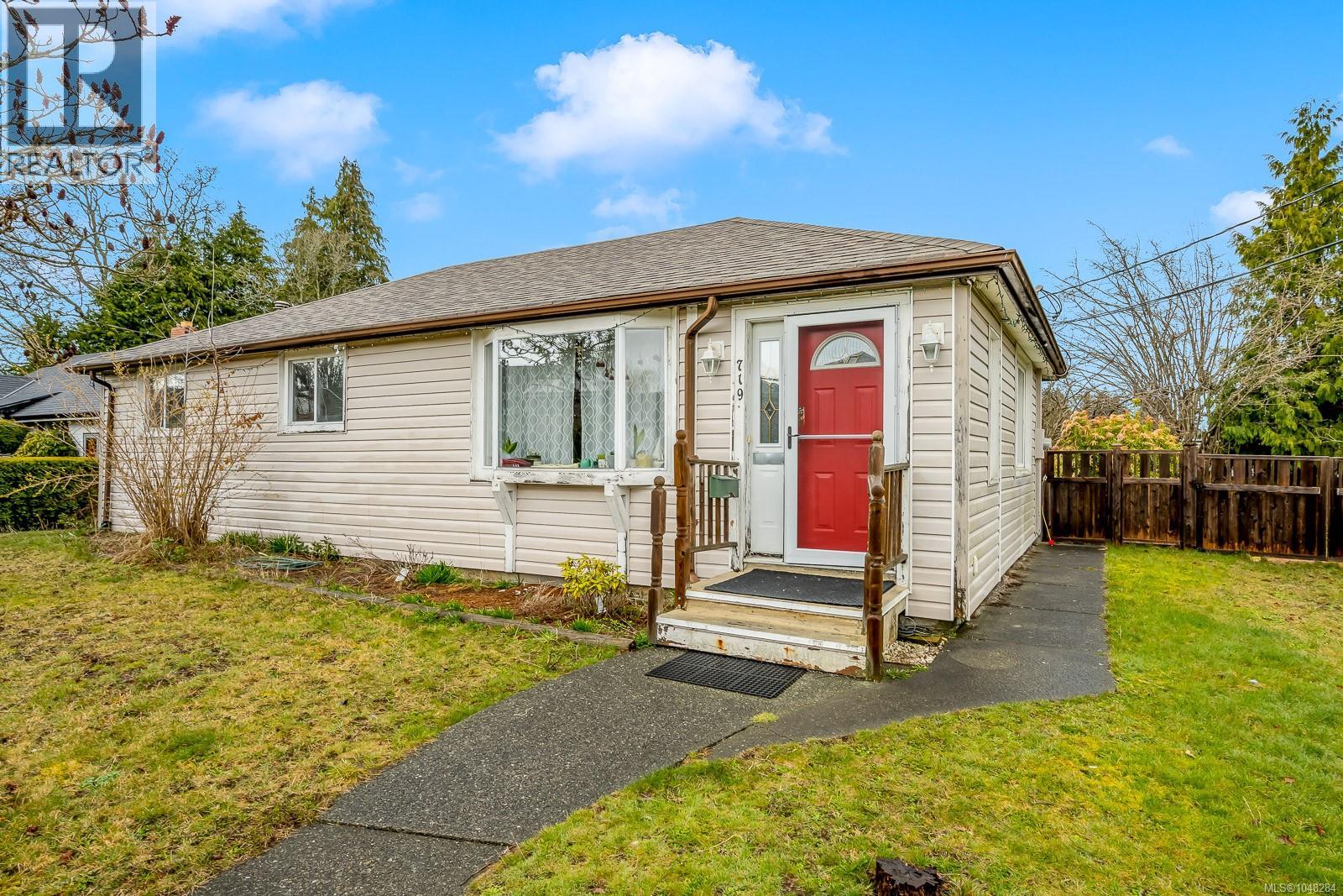 719 8th St Property Photo 1