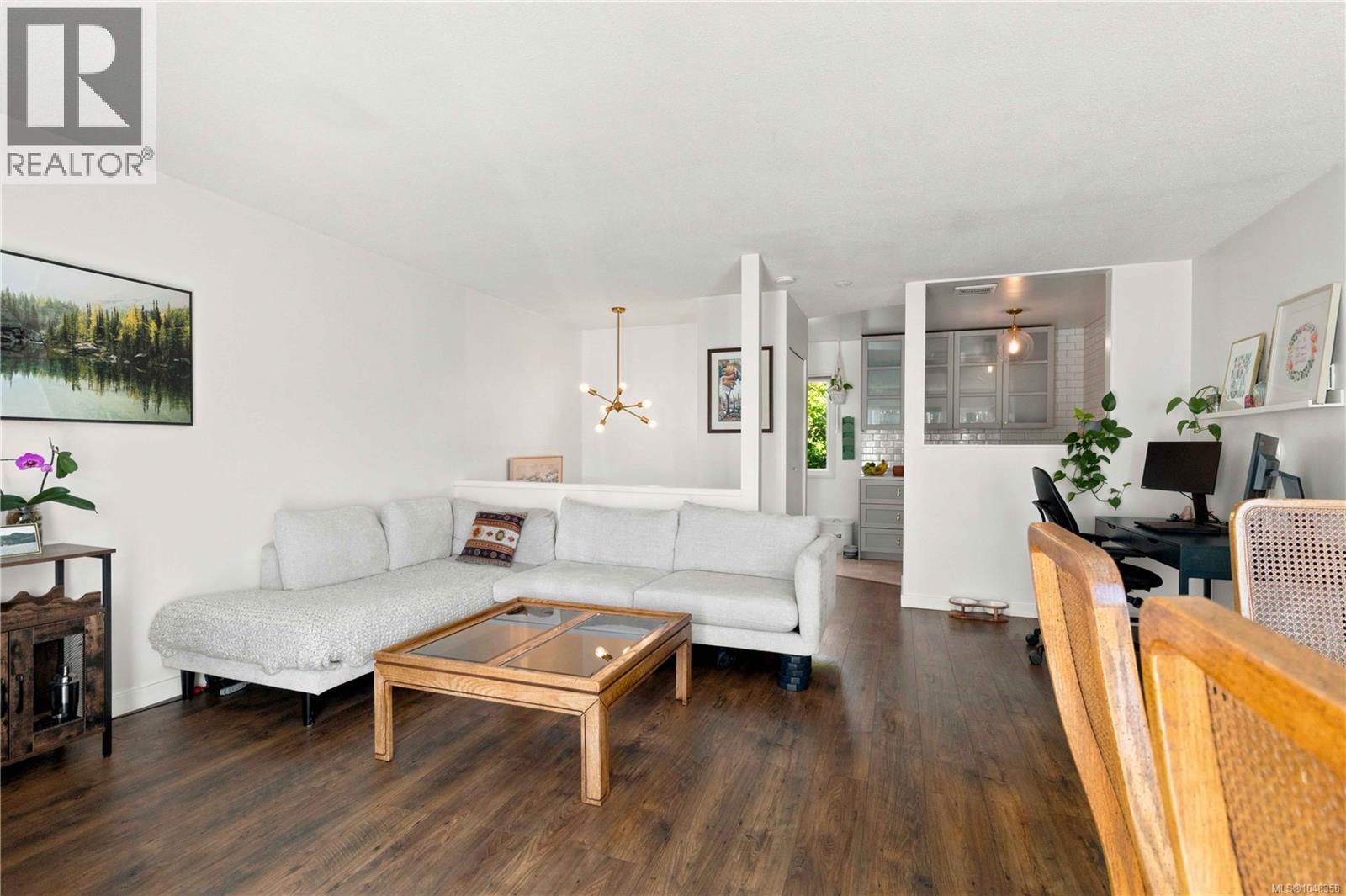 2 210 Douglas St Property Photo 3