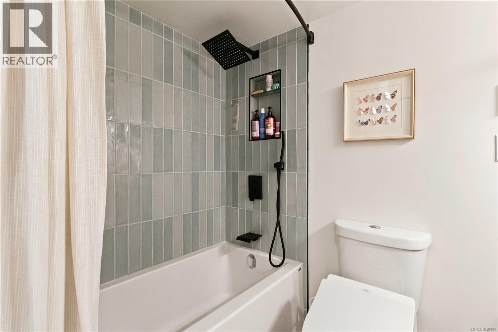 2 210 Douglas St Property Photo 13