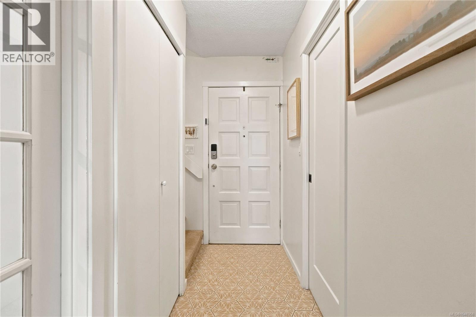 2 210 Douglas St Property Photo 23