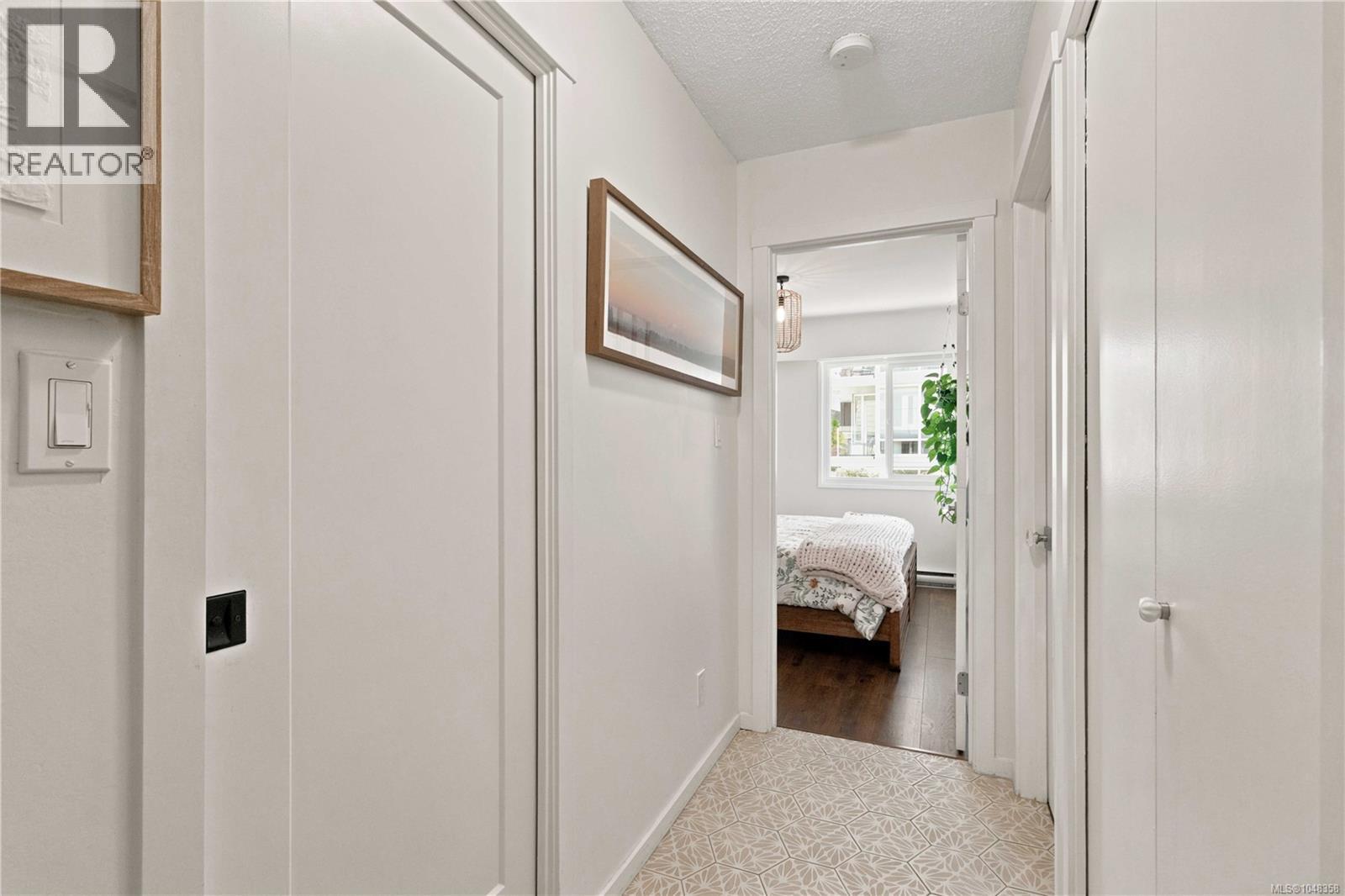 2 210 Douglas St Property Photo 24
