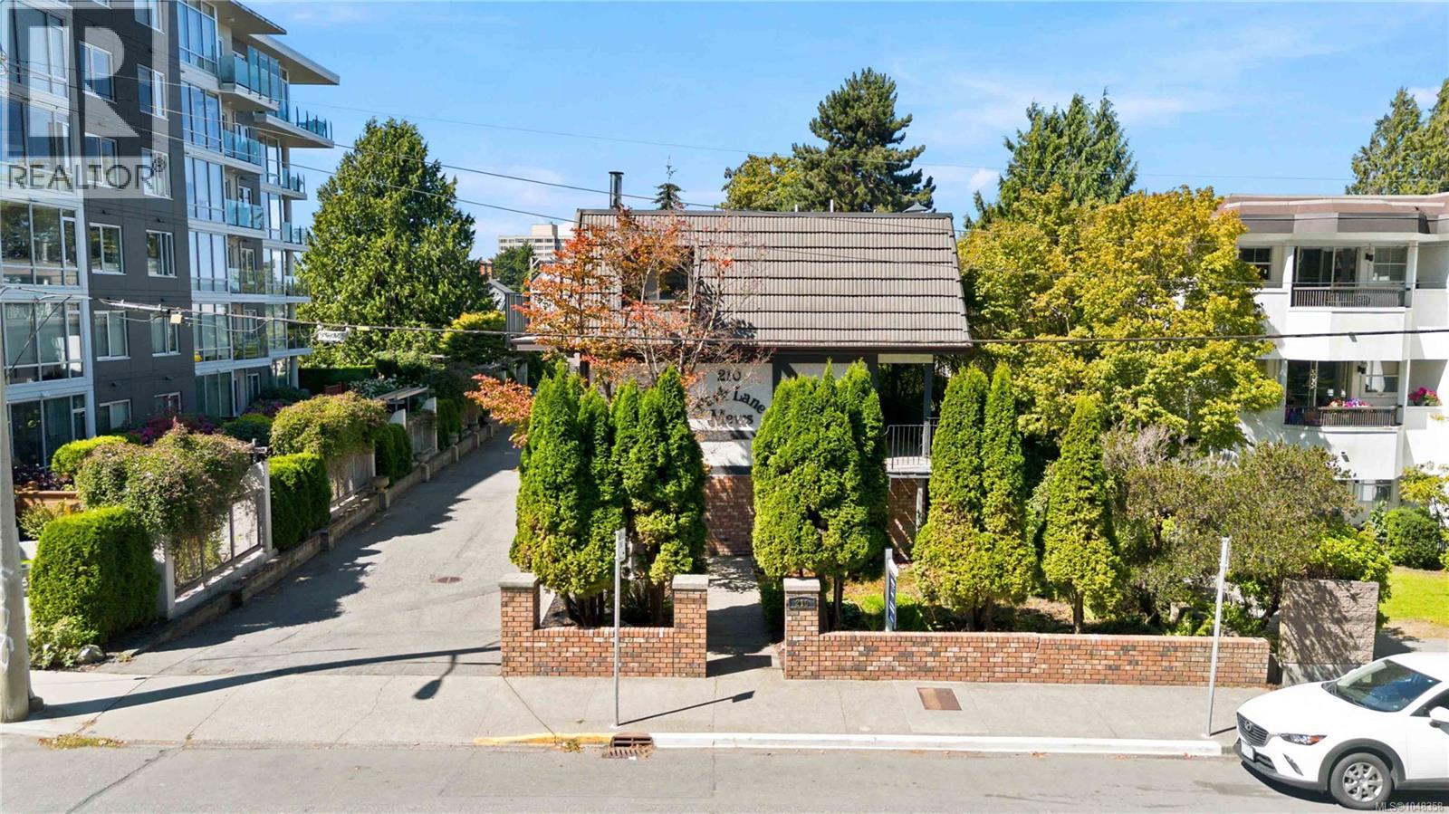 2 210 Douglas St Property Photo 39