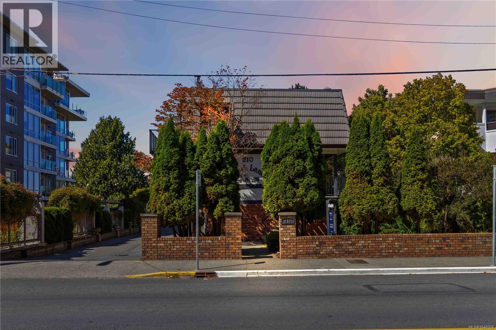 2 210 Douglas St Property Photo 44