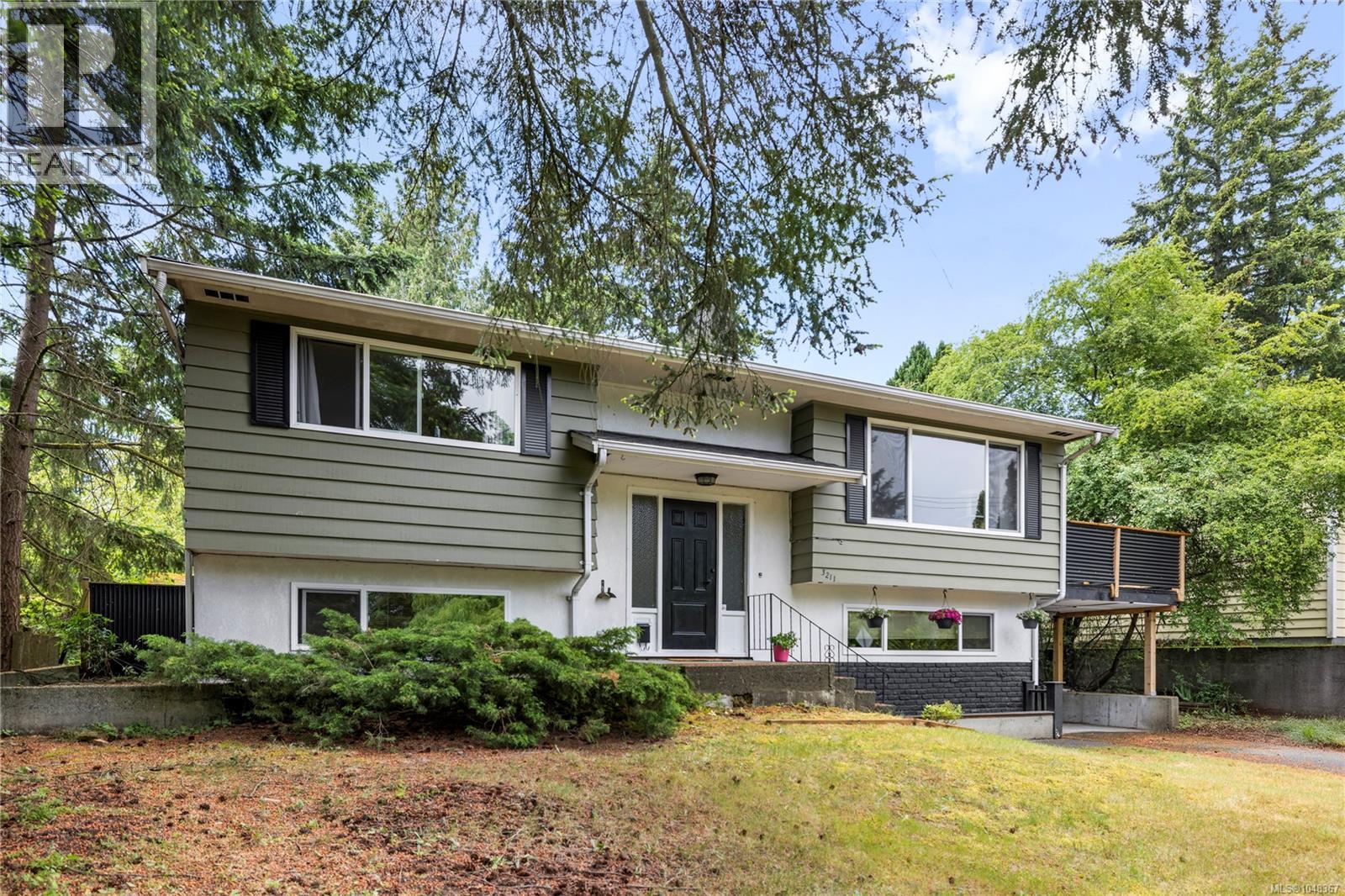 3211 Uplands Dr