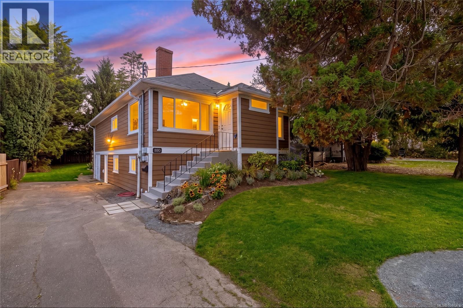 890 Darwin Ave Property Photo 1