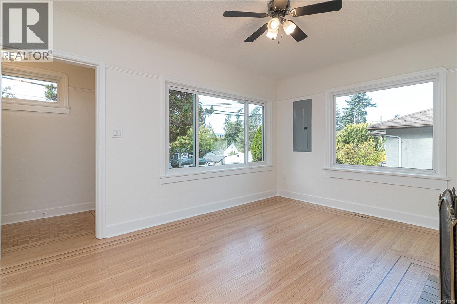 890 Darwin Ave Property Photo 3