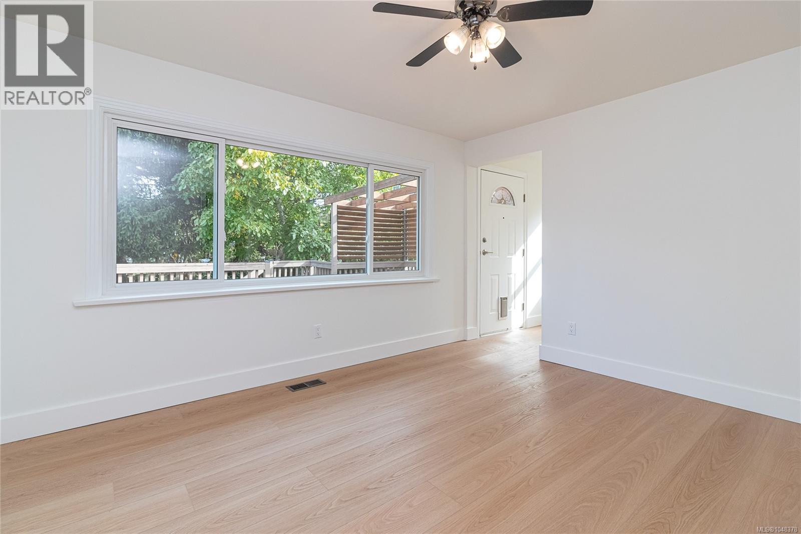 890 Darwin Ave Property Photo 11