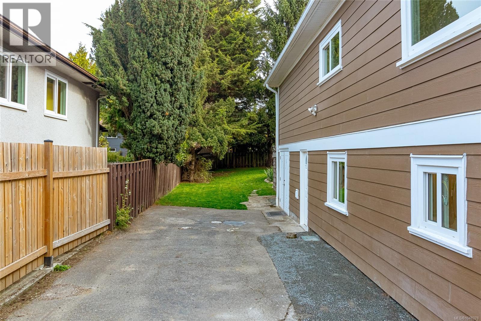 890 Darwin Ave Property Photo 32