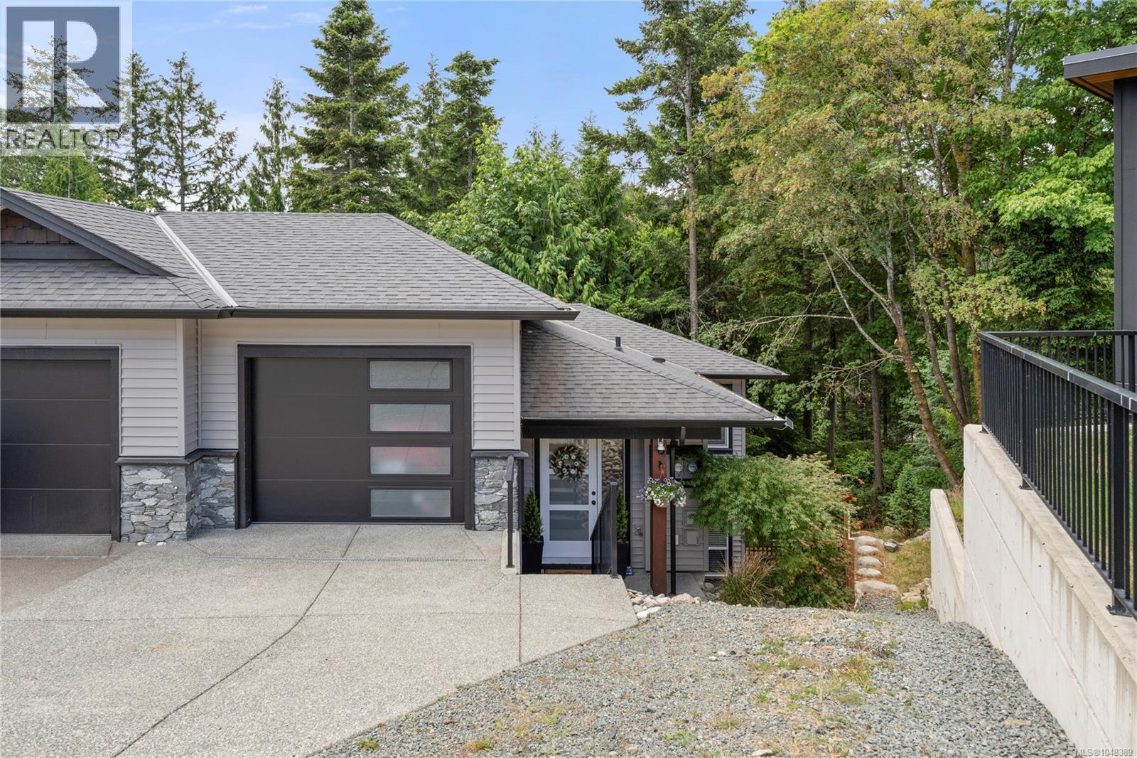 222 Golden Oaks Cres Property Photo 1