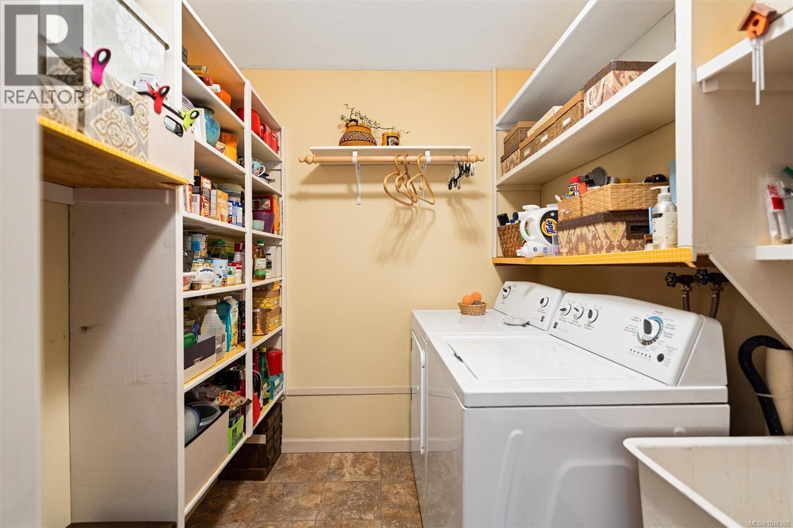 7 3060 Harriet Rd Property Photo 25