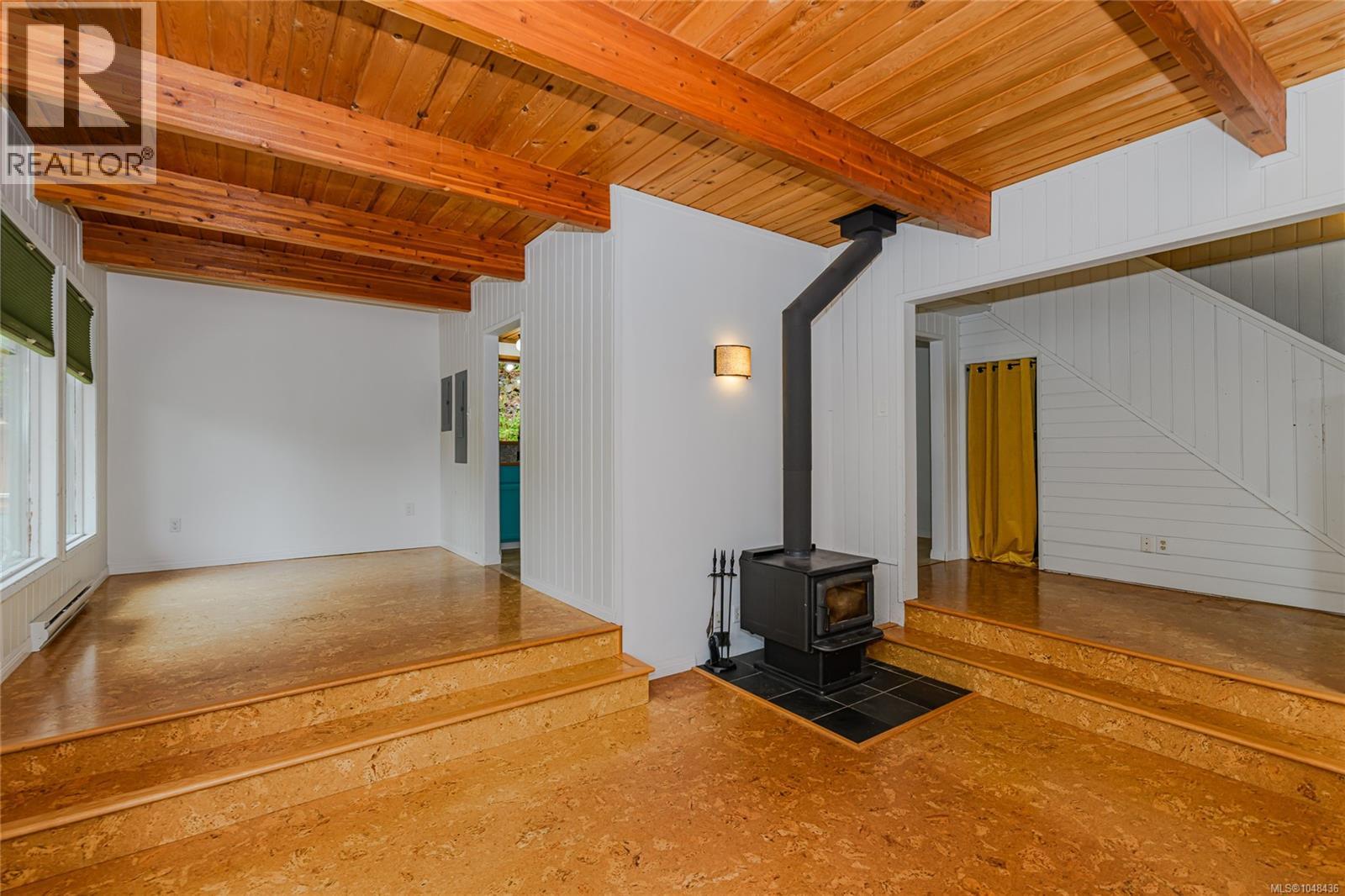 384 Roland Rd Property Photo 6