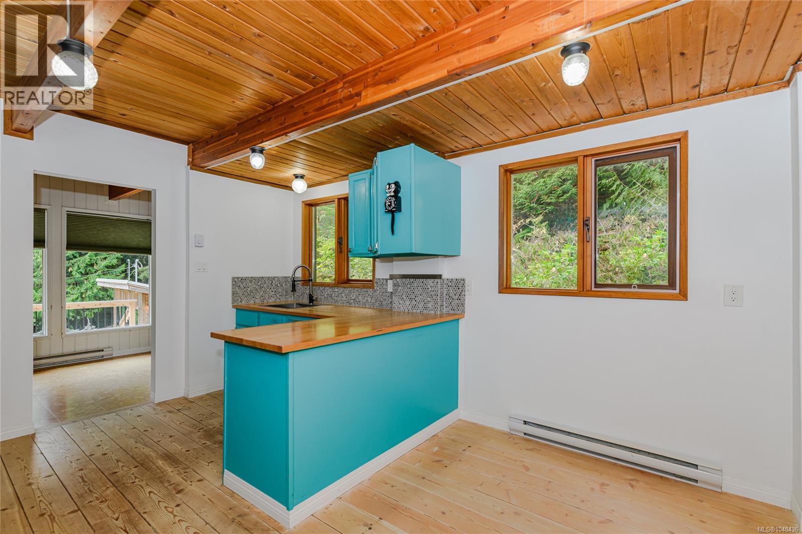 384 Roland Rd Property Photo 11