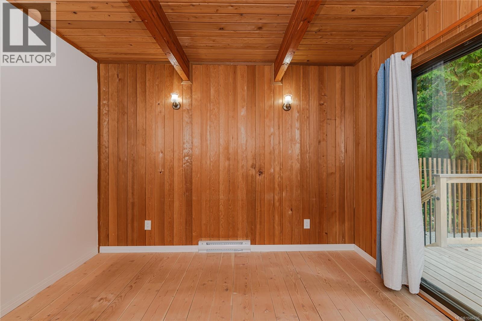 384 Roland Rd Property Photo 14