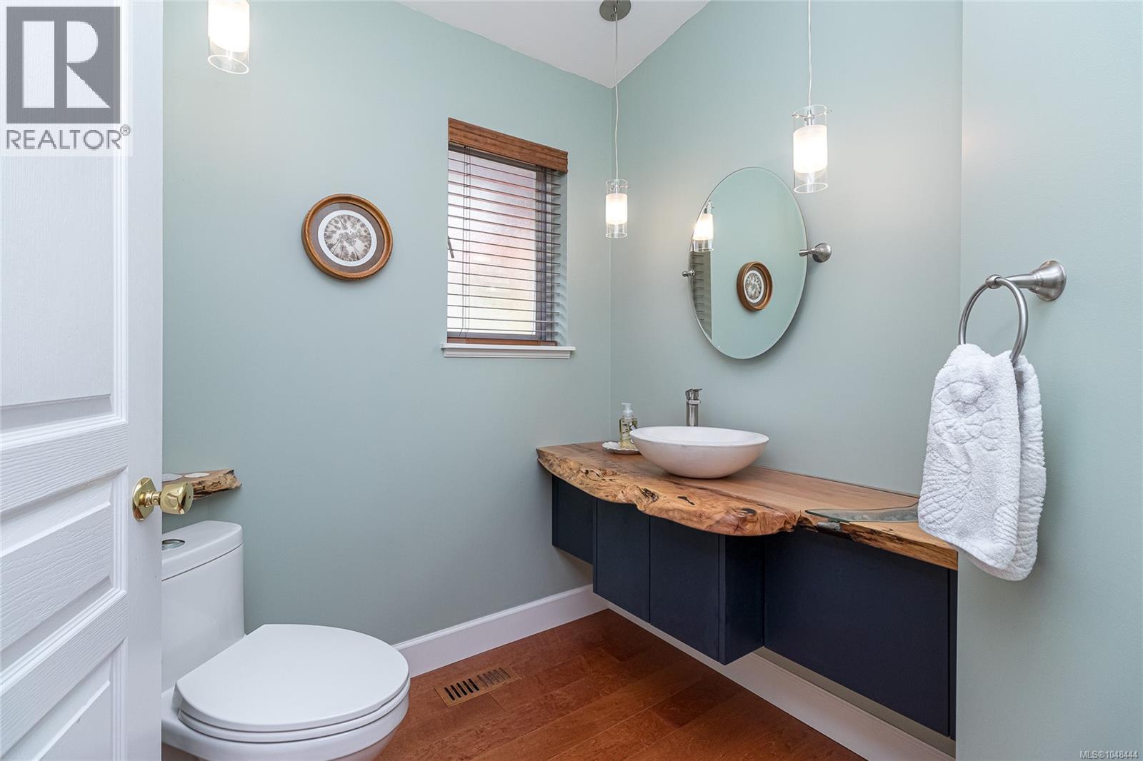 498 Seaview Way Property Photo 7
