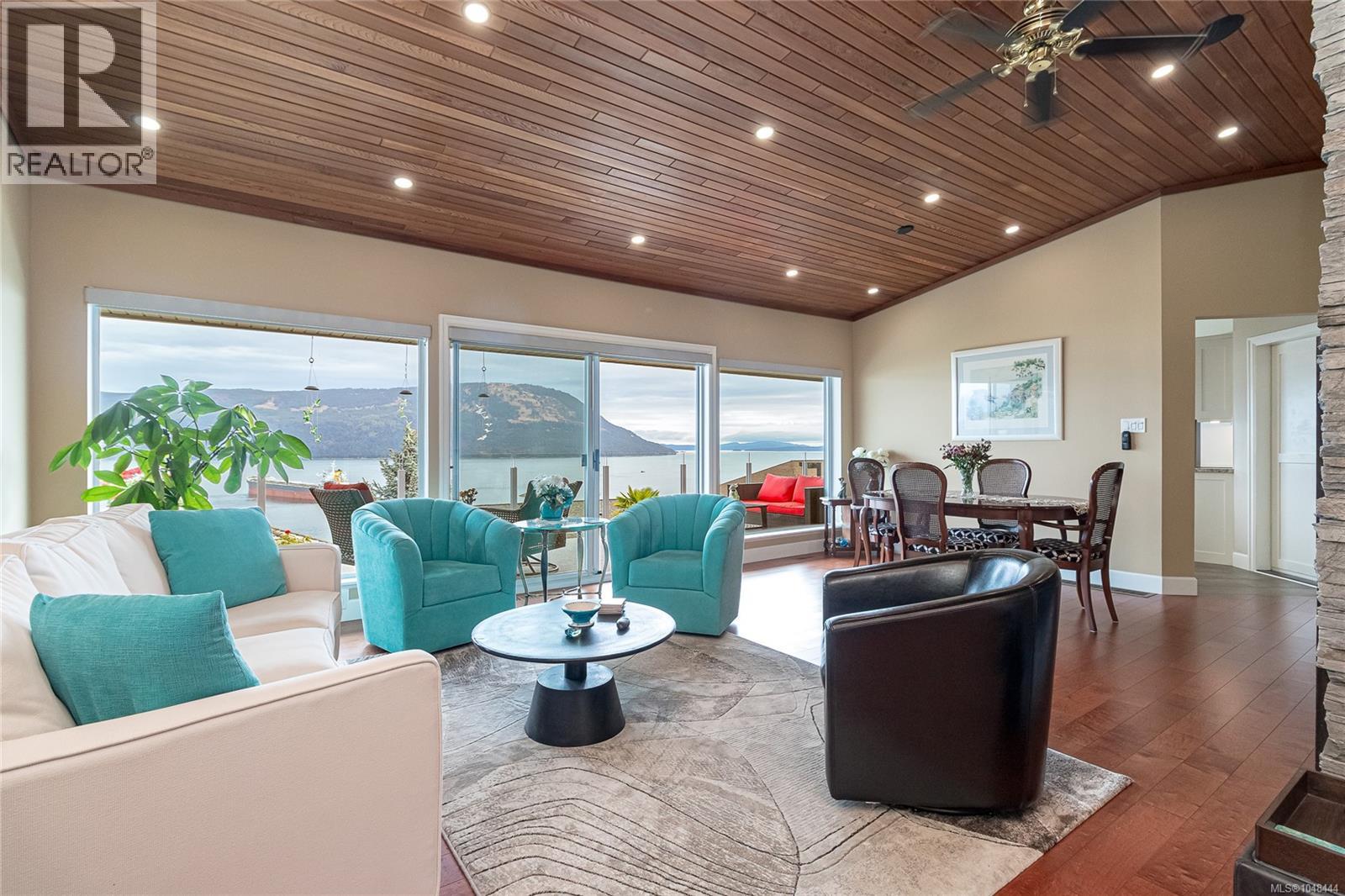 498 Seaview Way Property Photo 8
