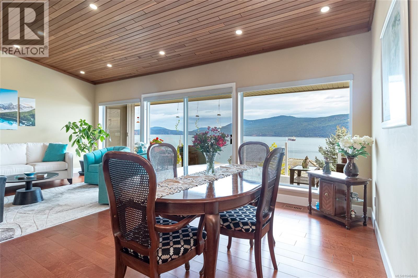 498 Seaview Way Property Photo 11