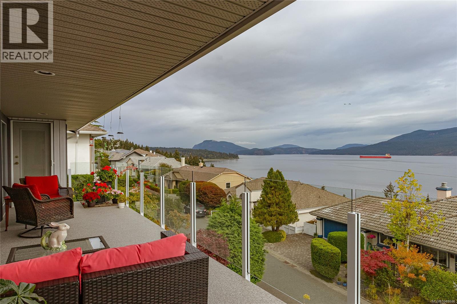 498 Seaview Way Property Photo 13