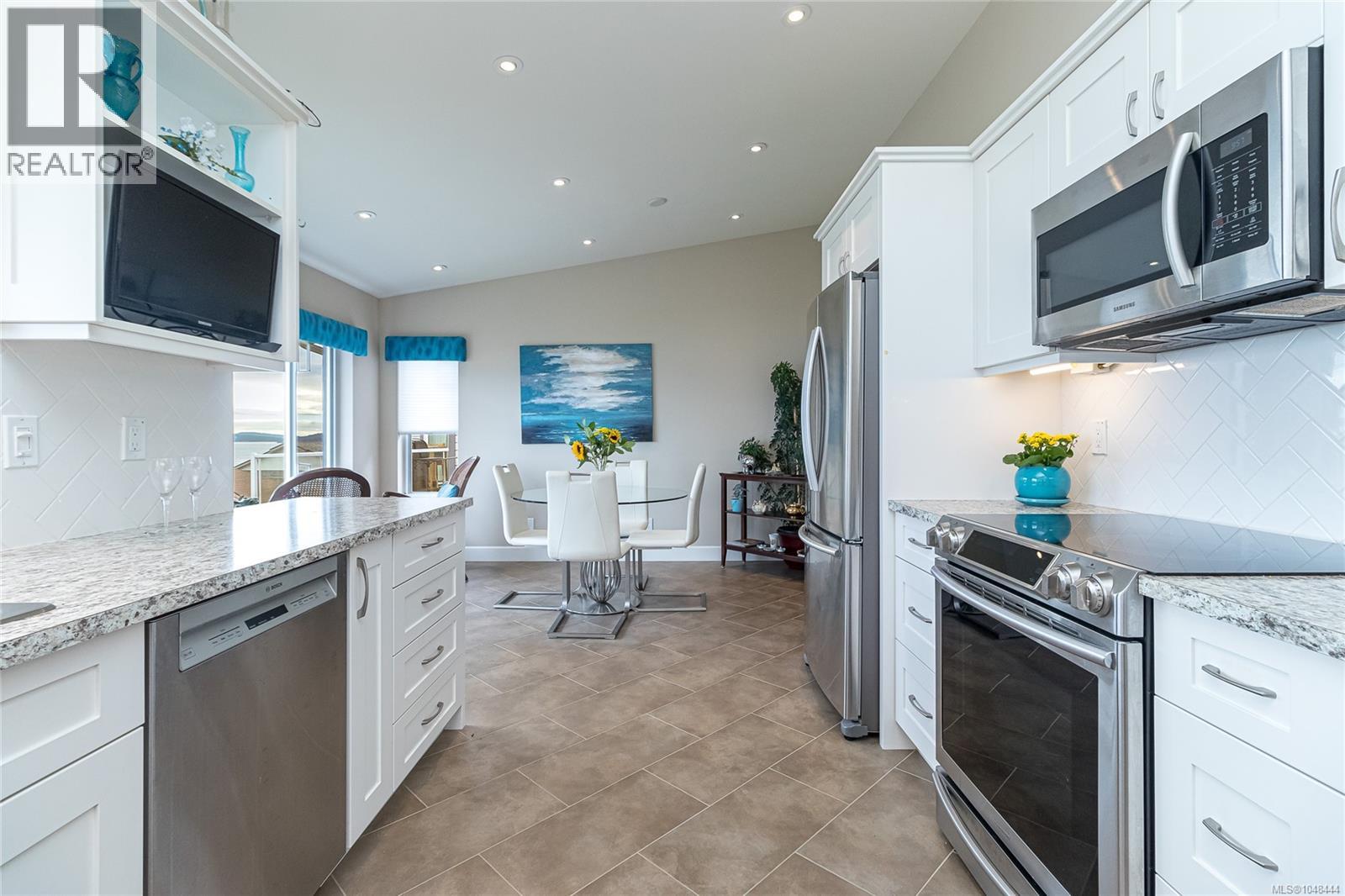 498 Seaview Way Property Photo 16