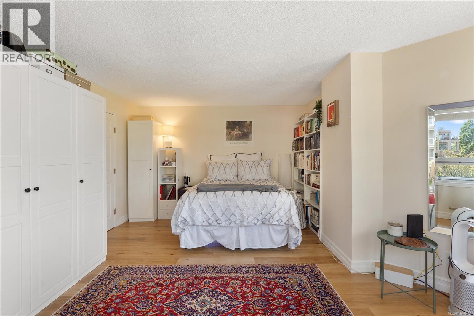 318 10 Paul Kane Pl Property Photo 20