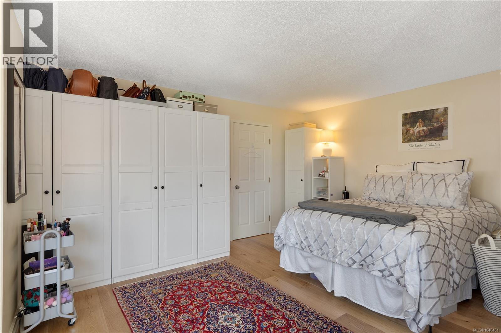 318 10 Paul Kane Pl Property Photo 21