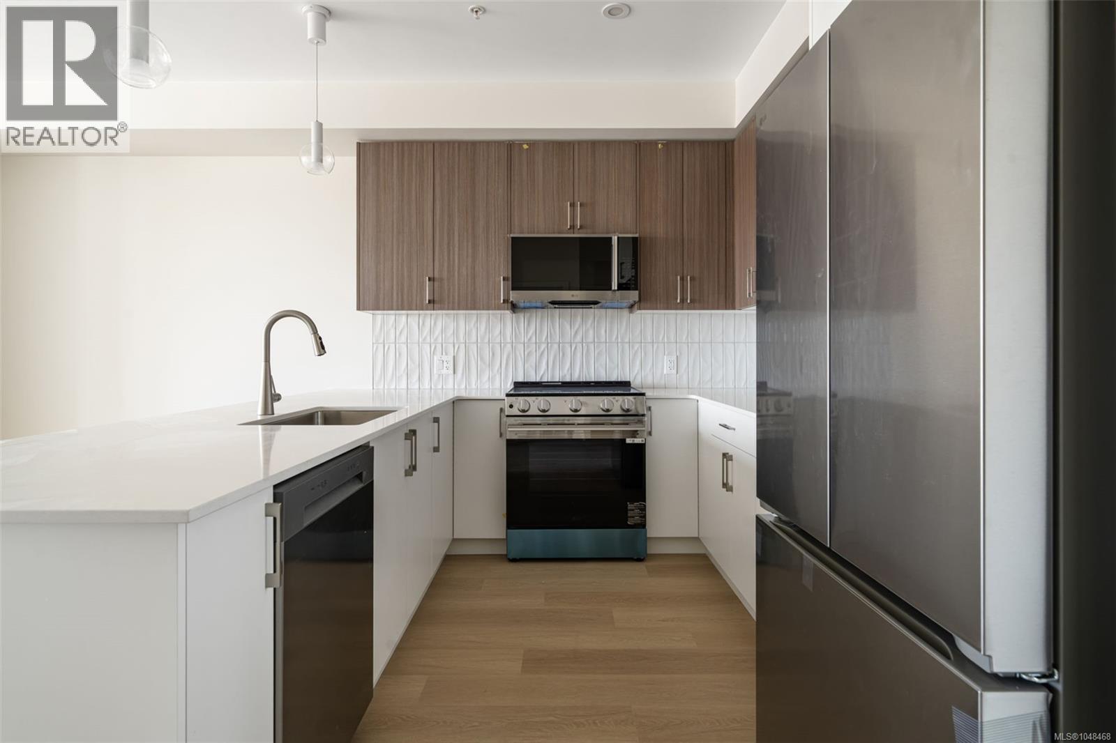 309 777 Station Ave Property Photo 4