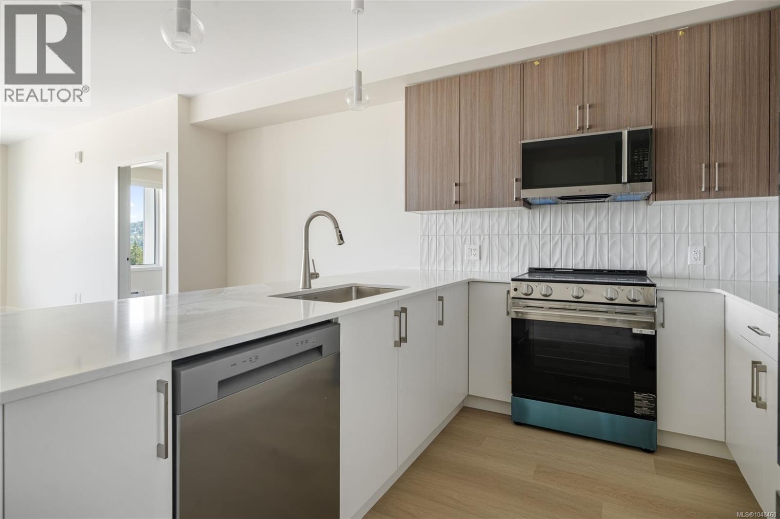 309 777 Station Ave Property Photo 5