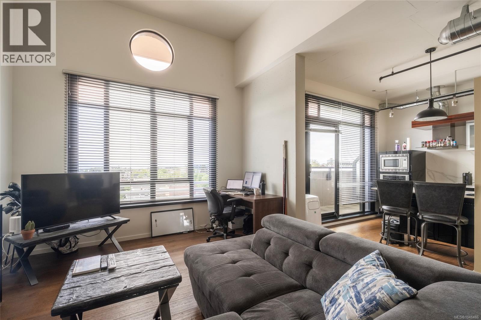 914 1029 View St Property Photo 5