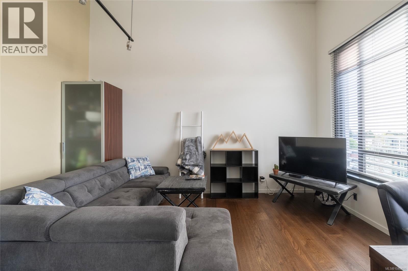 914 1029 View St Property Photo 8