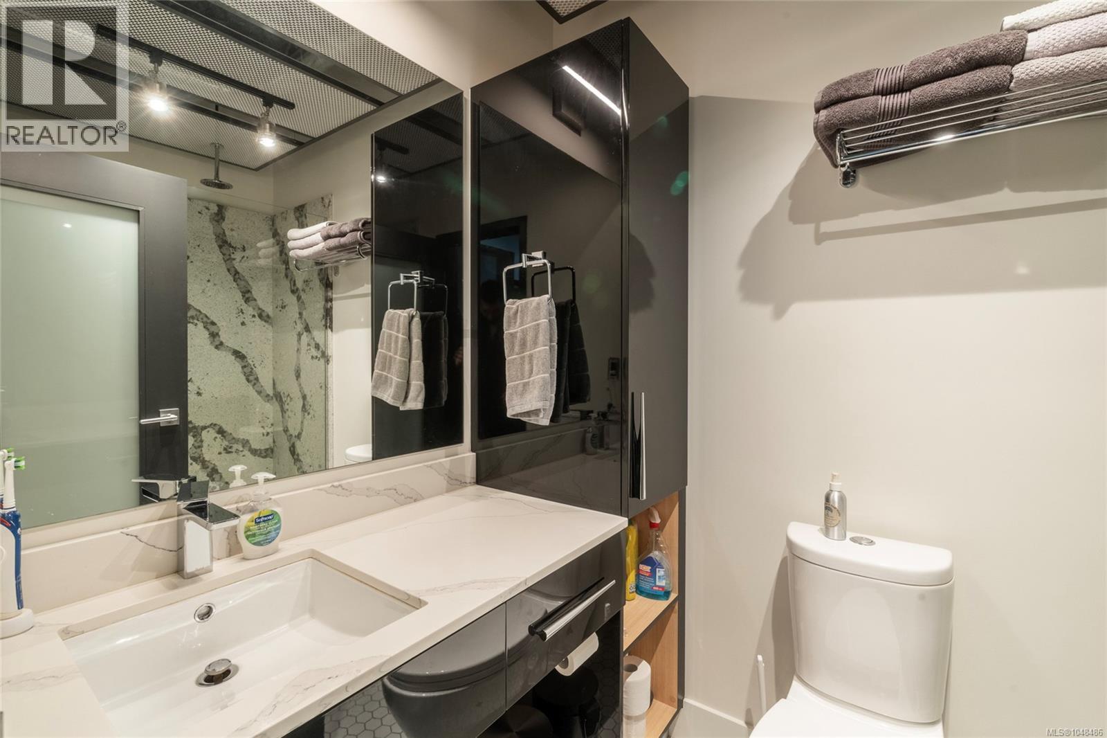 914 1029 View St Property Photo 15
