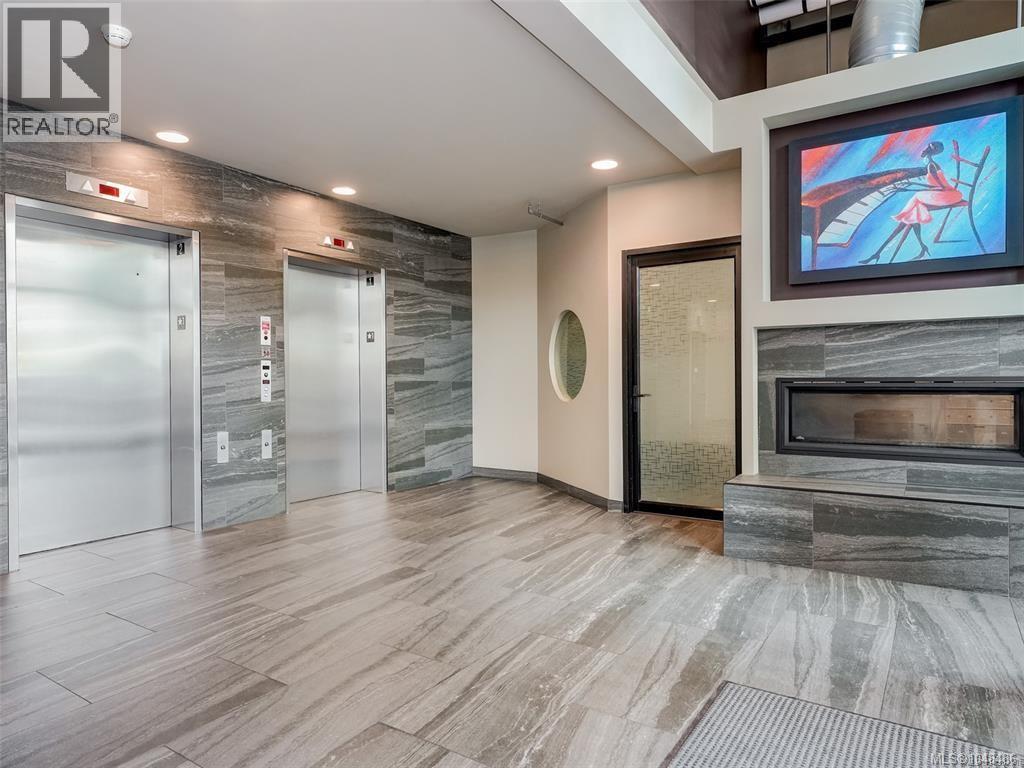 914 1029 View St Property Photo 18