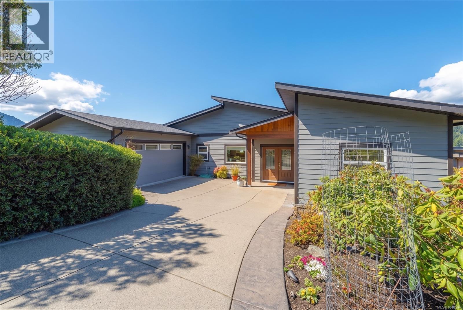 28 1060 Shore Pine Close Property Photo 2