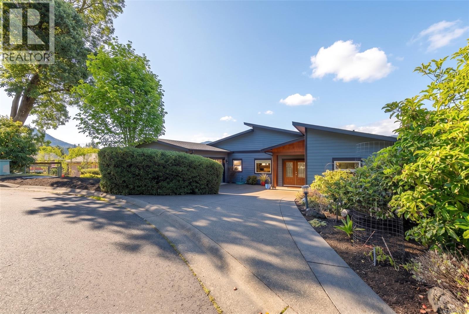 28 1060 Shore Pine Close Property Photo 3