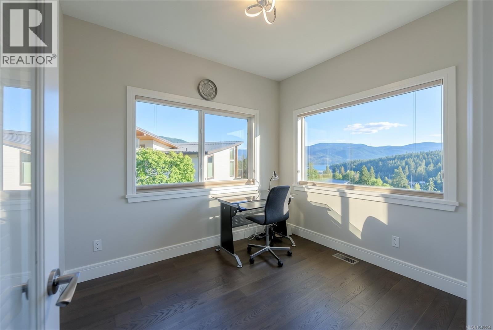 28 1060 Shore Pine Close Property Photo 18