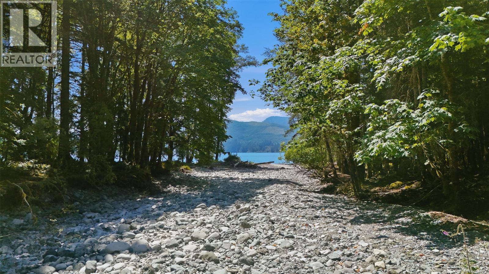 10780 North Shore Rd Property Photo 4