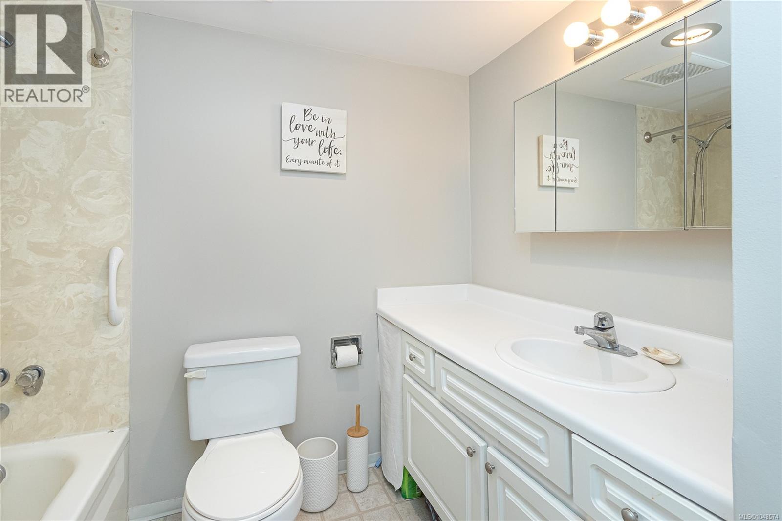 1106 647 Michigan St Property Photo 16
