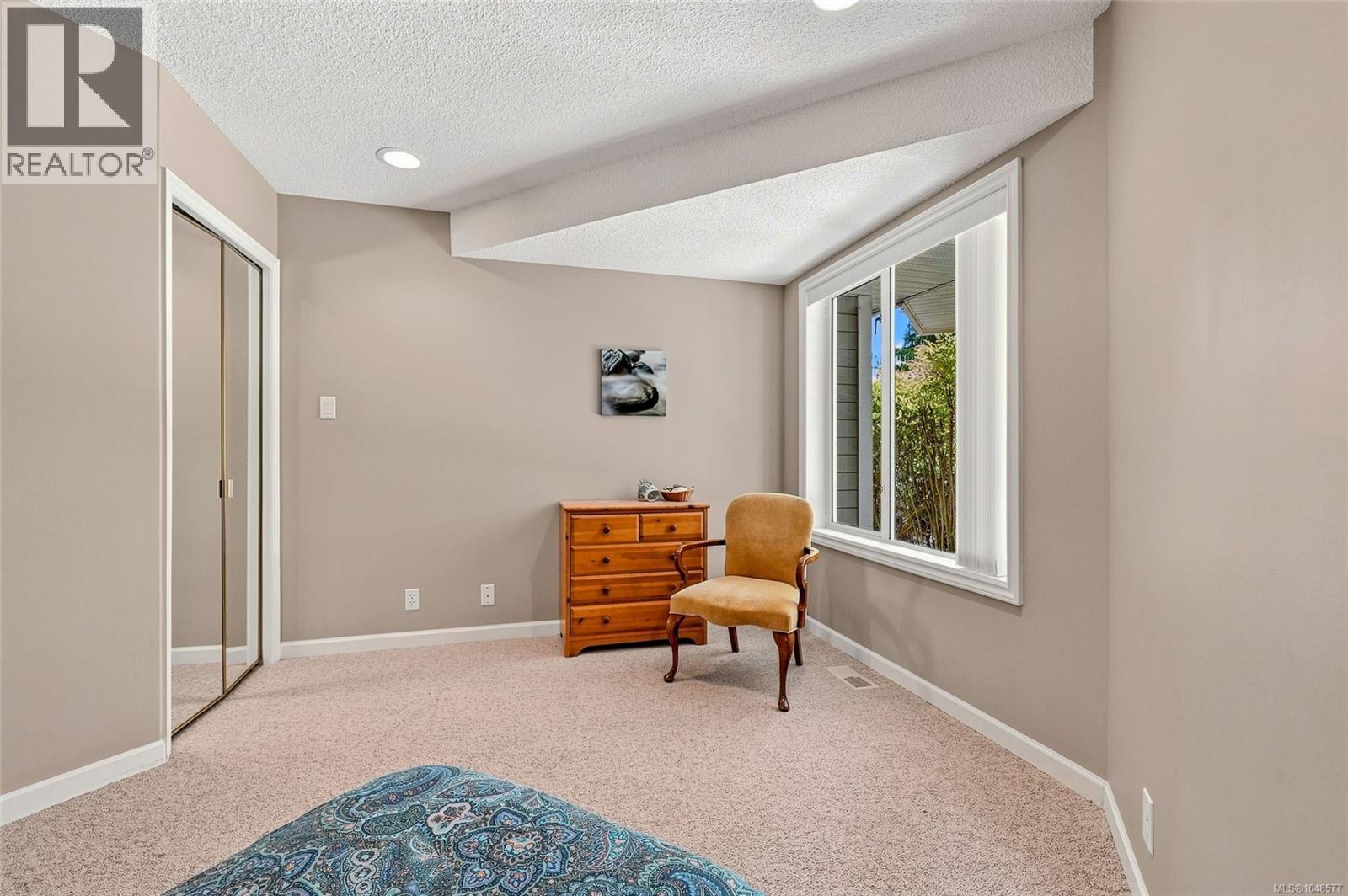 2340 Avondale Pl Property Photo 28