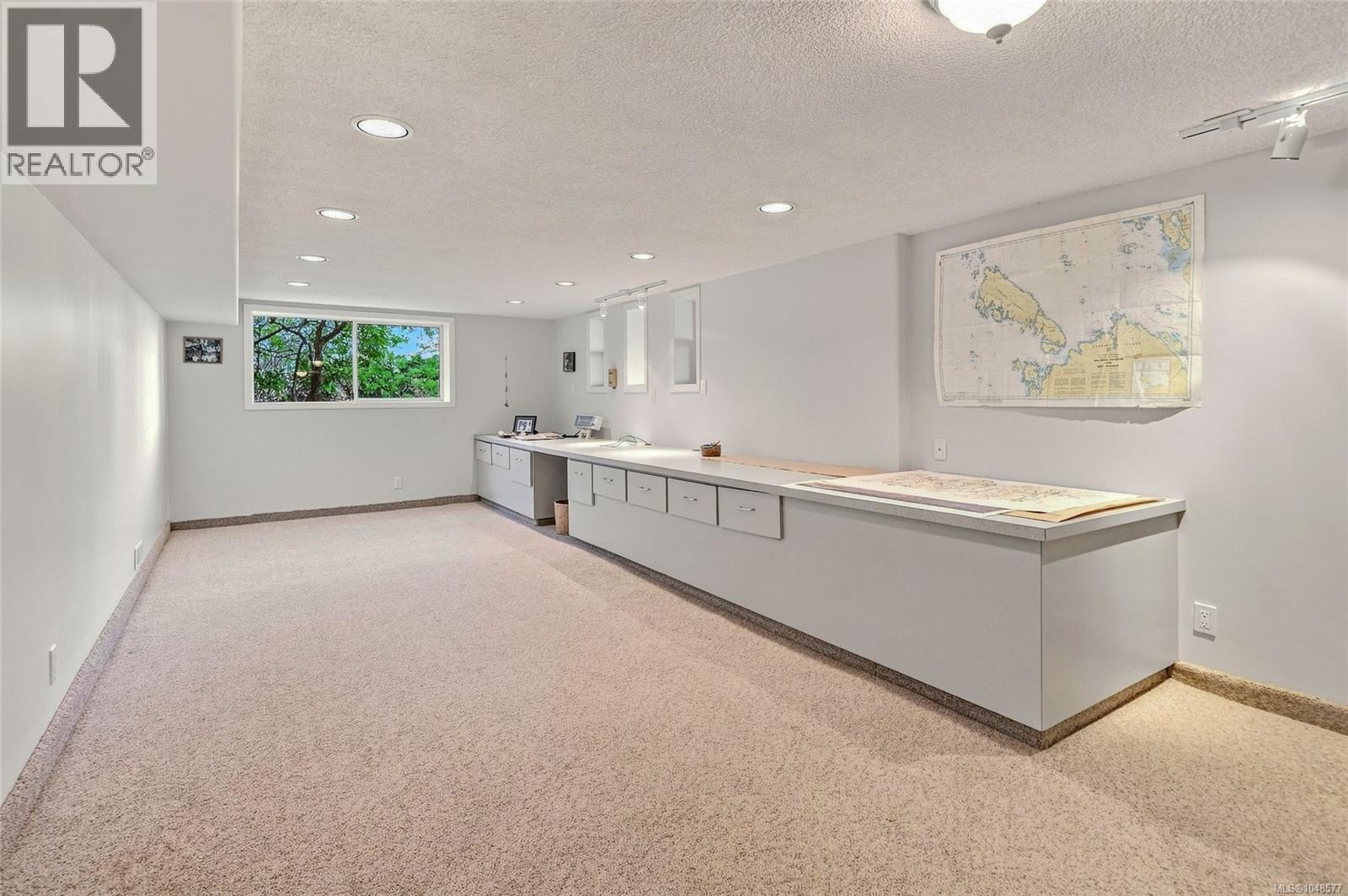 2340 Avondale Pl Property Photo 44
