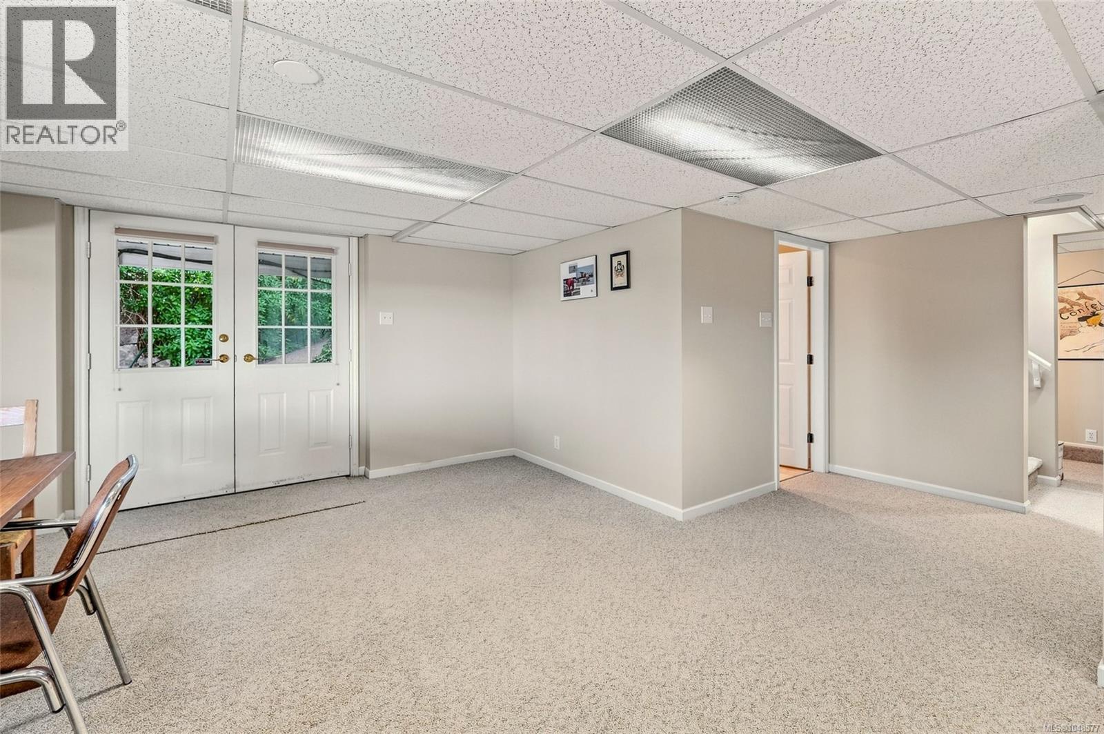 2340 Avondale Pl Property Photo 45