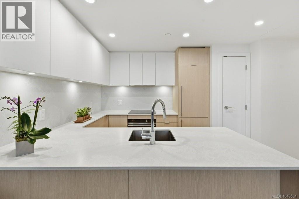 606 1100 Yates St Property Photo 1